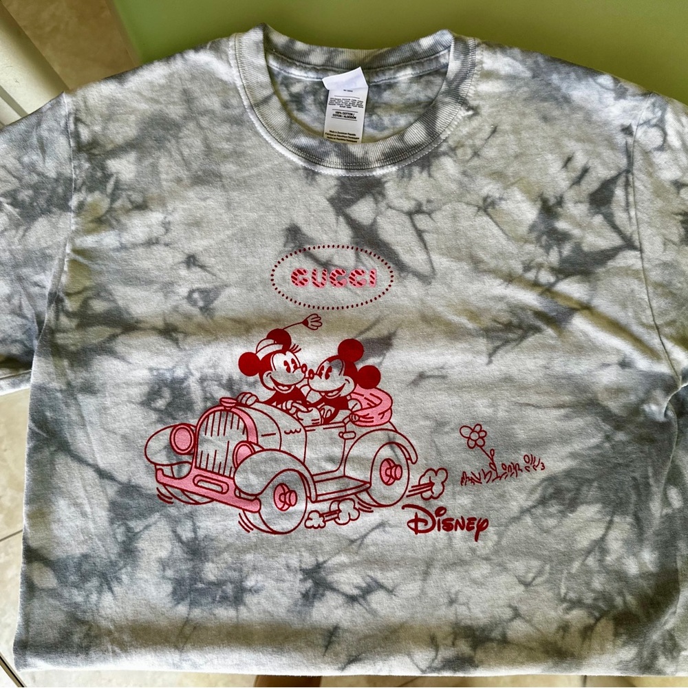 Tie Dye Vintage Mickey and Minnie Mouse in a vintage-style car - Picture 3 of 7